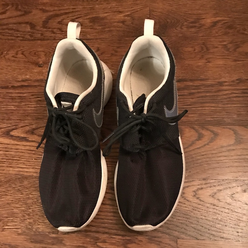 NIKE ROSHES